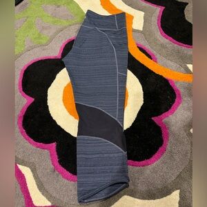 Athleta calf length with mesh panel sz L